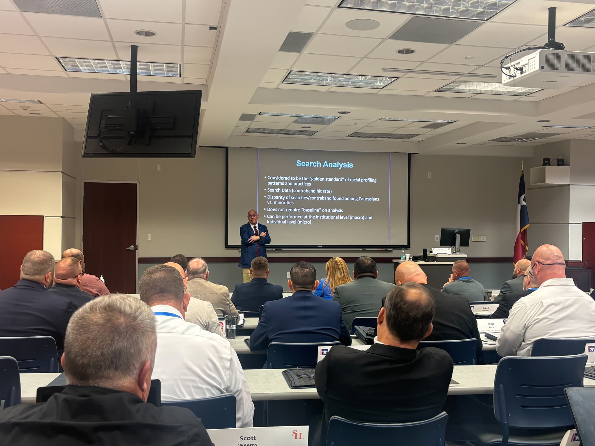 Dr. Alex del Carmen presenting to law enforcement leaders